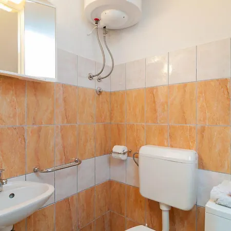Two-bedroom With Sea View 02 Apartment *