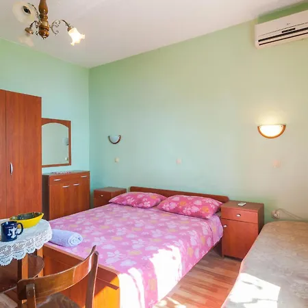 Two-bedroom With Sea View 02 Apartment *